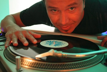 Cartaz Para-Ráio - Rua Alberto Parracho, 50 - Quadrado, Segunda-feira 10 de Janeiro de 2011